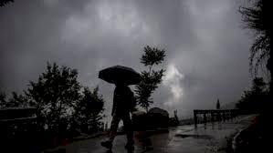 പത്തനംതിട്ടയിലും ഇടുക്കിയിലും കനത്ത മഴ