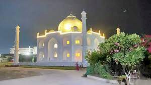 MP man builds Taj Mahal replica for wife to show his love